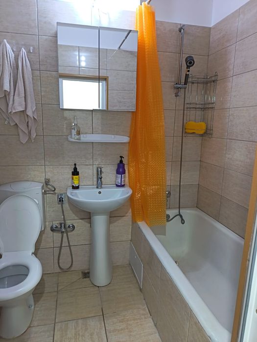 Închiriere apartament 3 camere
