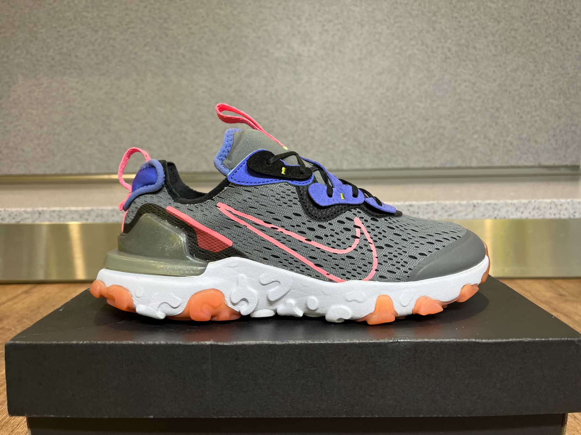 ОРИГИНАЛНИ *** Nike React Vision GS 'Smoke Grey Sunset Pulse'