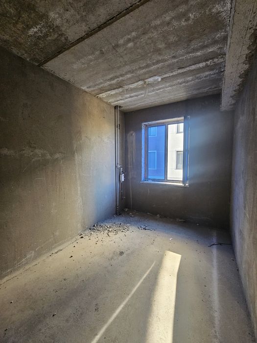 1 хоналик квартира 2-каватдан сотилади.Ор: 5-Мкр, Мелодия кафе оркаси