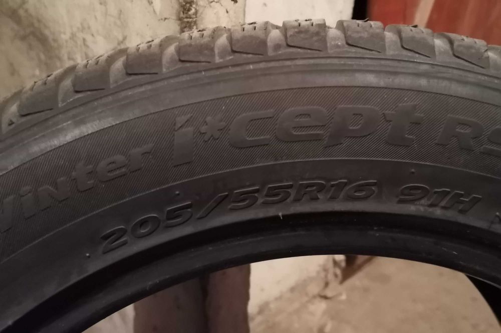Продавам 2 броя зимни гуми 205.55.16 на 1 сезон дот 2019 Hankook