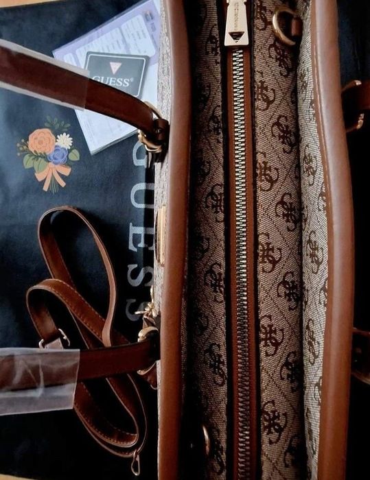 Geanta Guess,super model, material textil,saculet, etichetă