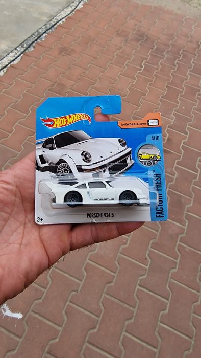 Hot Wheels Porsche 934.5 sigilată