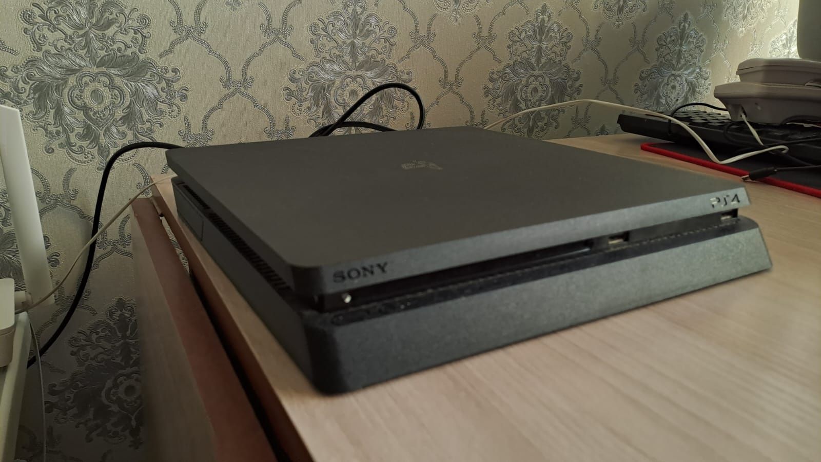 Продам ps4 slim на 1 TB