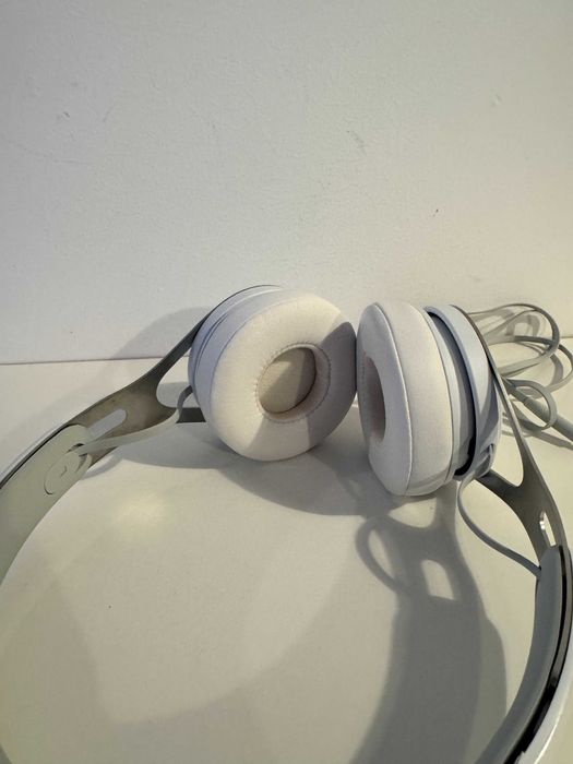 Casti Beats EP originale in stare excelenta - cu fir - alb