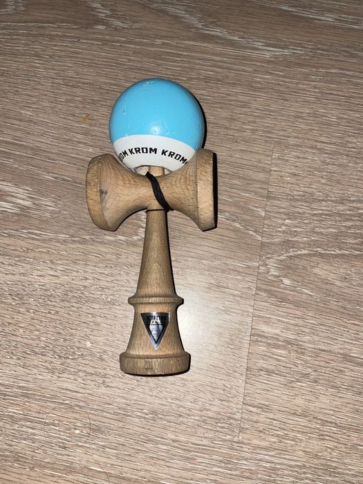 Vând kendama krom pop blue
