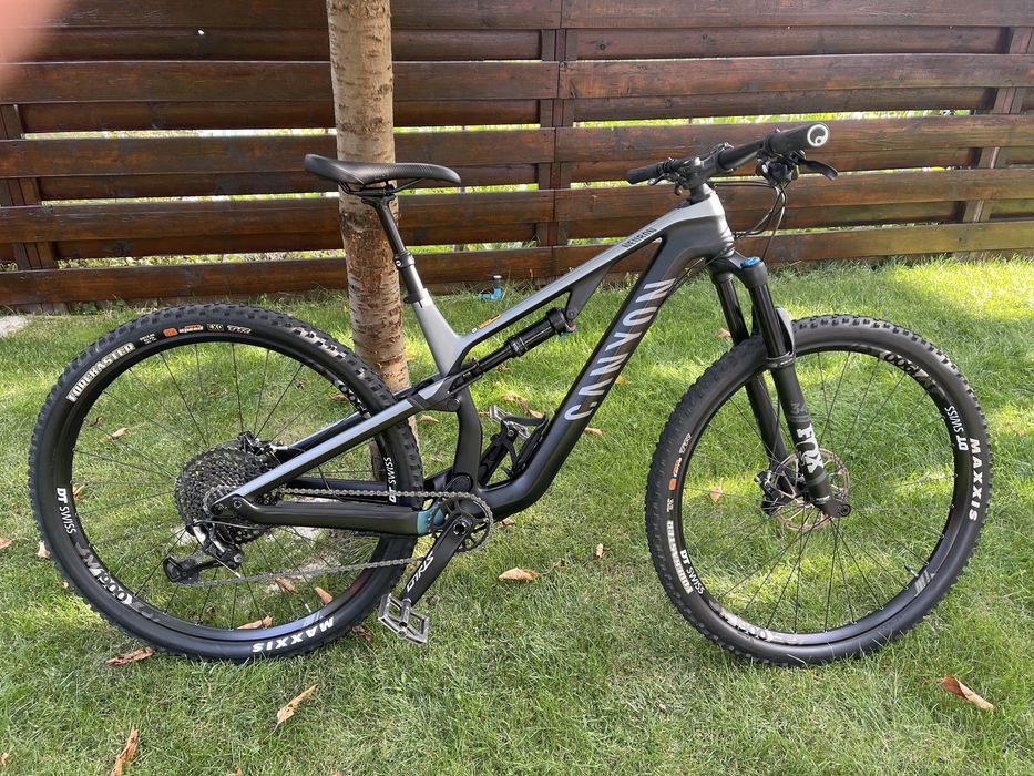 Canyon Neuron CF 8.0 — carbon, 130 mm full-suspension, stare excelentă