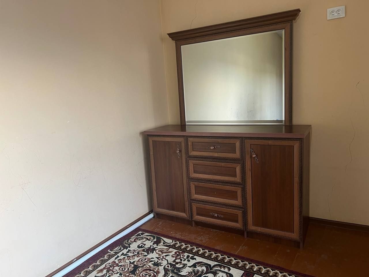 Mebel oyna sotiladi holati yaxshi