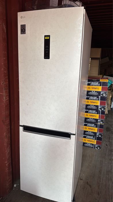 LG холодильник почти новый