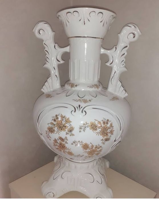 Фарфоровая ваза ручной работы
