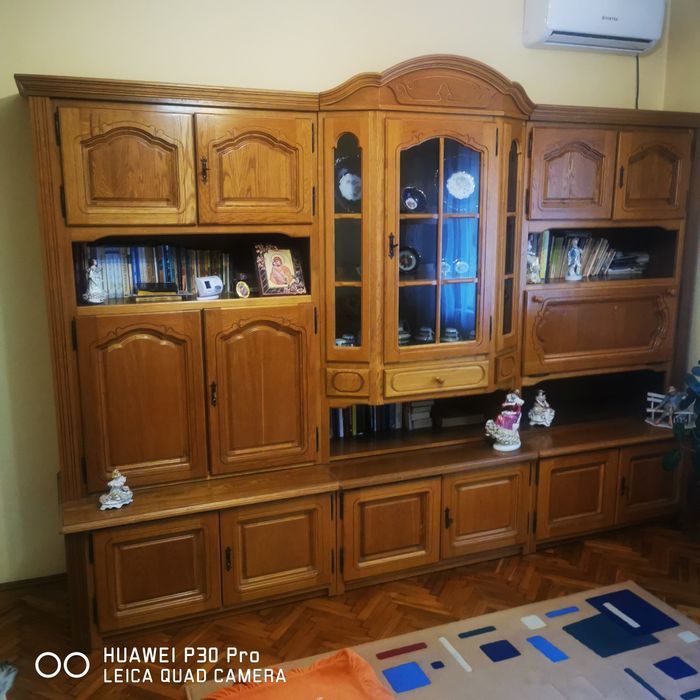 Vând biblioteca în stare foarte bună