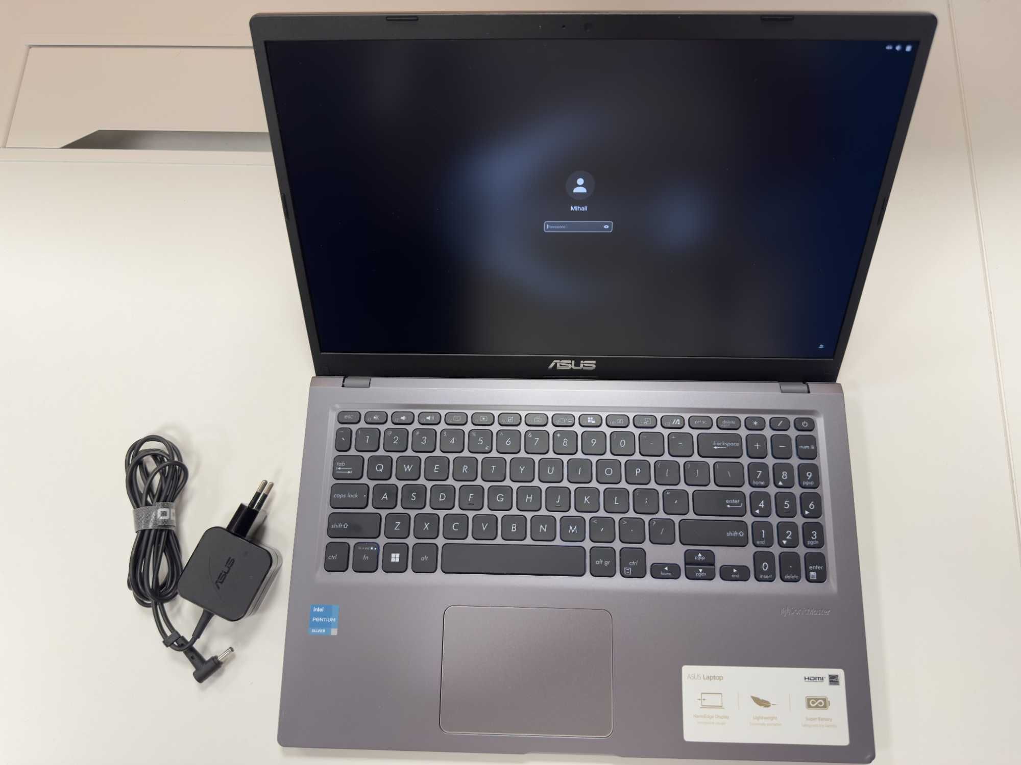 ASUS VivoBook 15 X515KA в перфектно състояние
