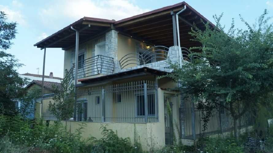 Продава 2 ет. къща 165 м2 и двор 260 м2 в Аспровалта, Гърция