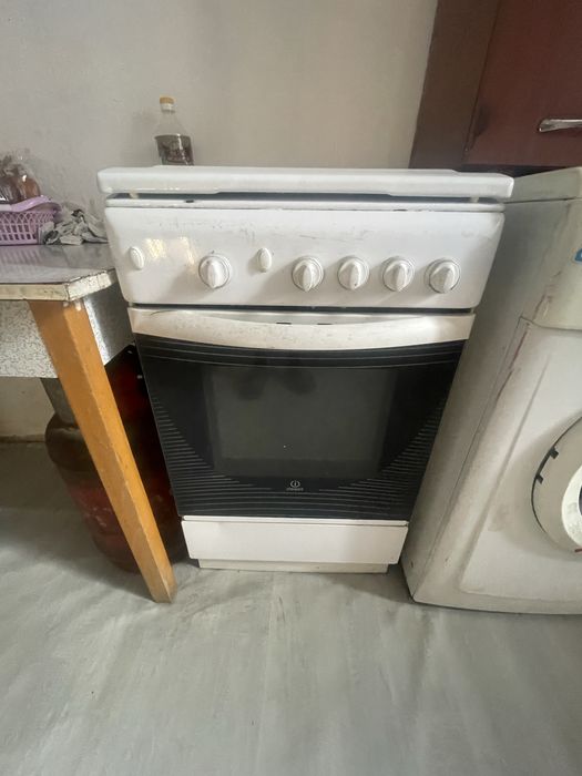 Продам газовую плиту за 25000 торг есть