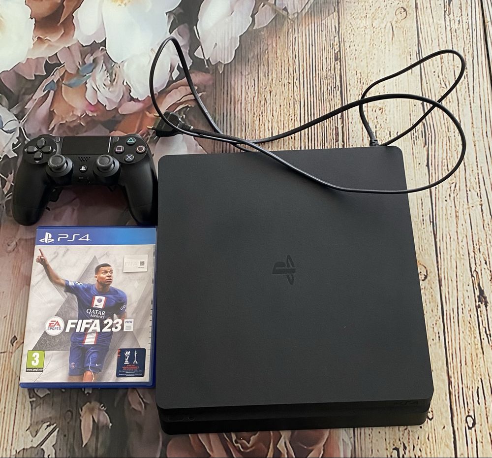 продава се много запазен  ps4