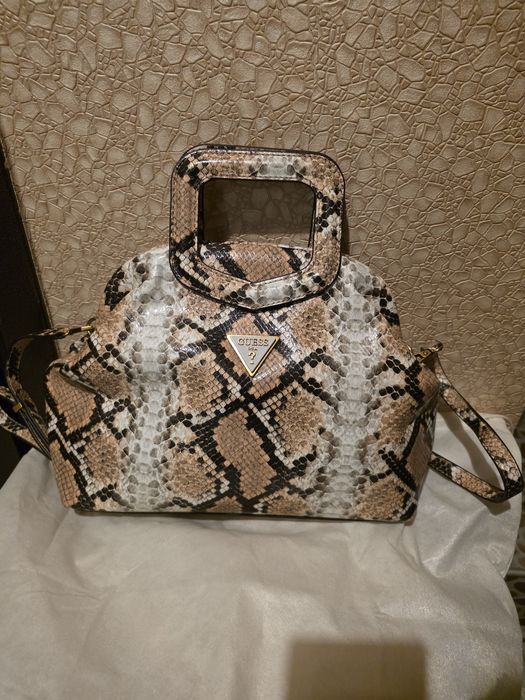 Guess дамска чанта