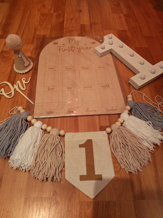 Vand set aniversar un an,si tablă  pentru  foto primul an,cifră