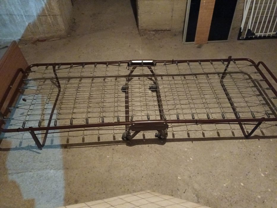 Pat pliant metalic cu role , saltea și tetieră