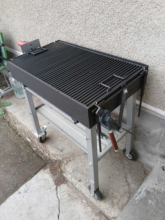 Grătar cu rotisor