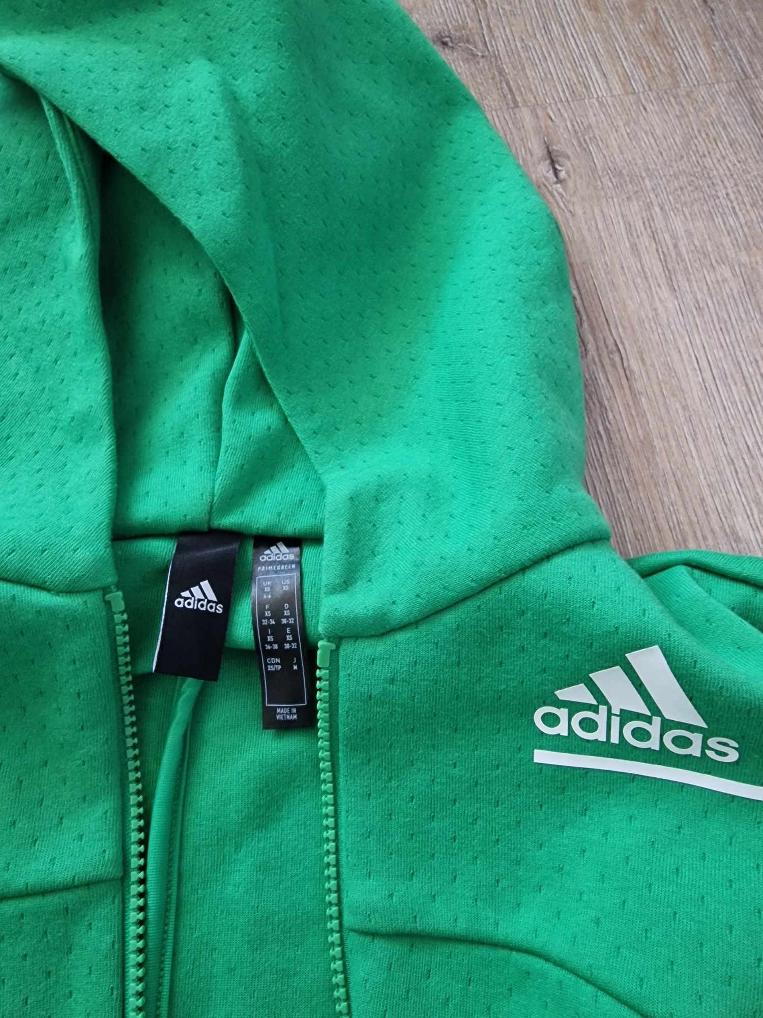 Суичър с качулка Adidas - черен и зелен цвят