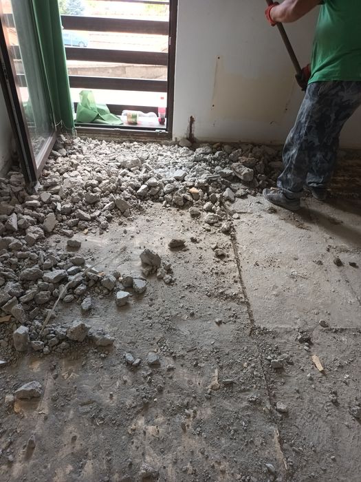 Demolări, sapa pereți gresie faianță beton transport moloz, nisip piat