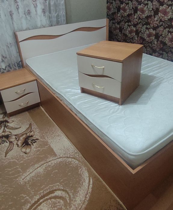 Продается кровать с тумбочками