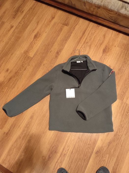 Aceasta este o bluză din fleece Napapijri Telemark cu fermoar scurt, d