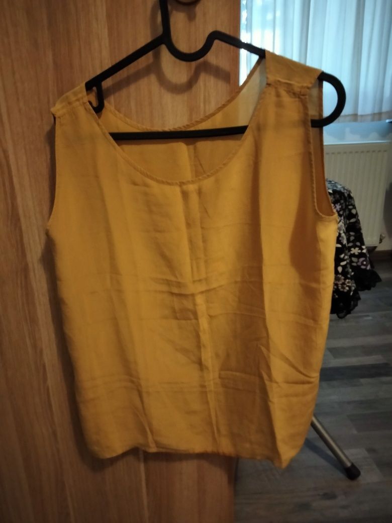 Cutie plină cu haine pentru noi născuți 100 lei, și bluze damă 30 lei