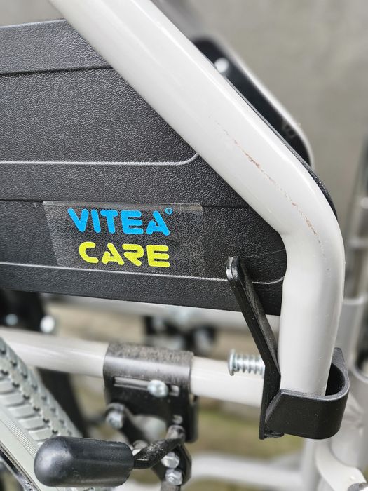 Scaun cu rotile nefolosit