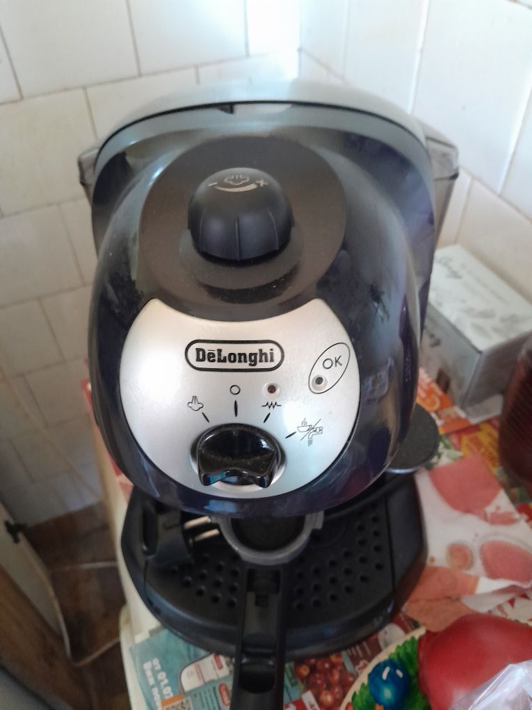 Кафе машина DELONGHI