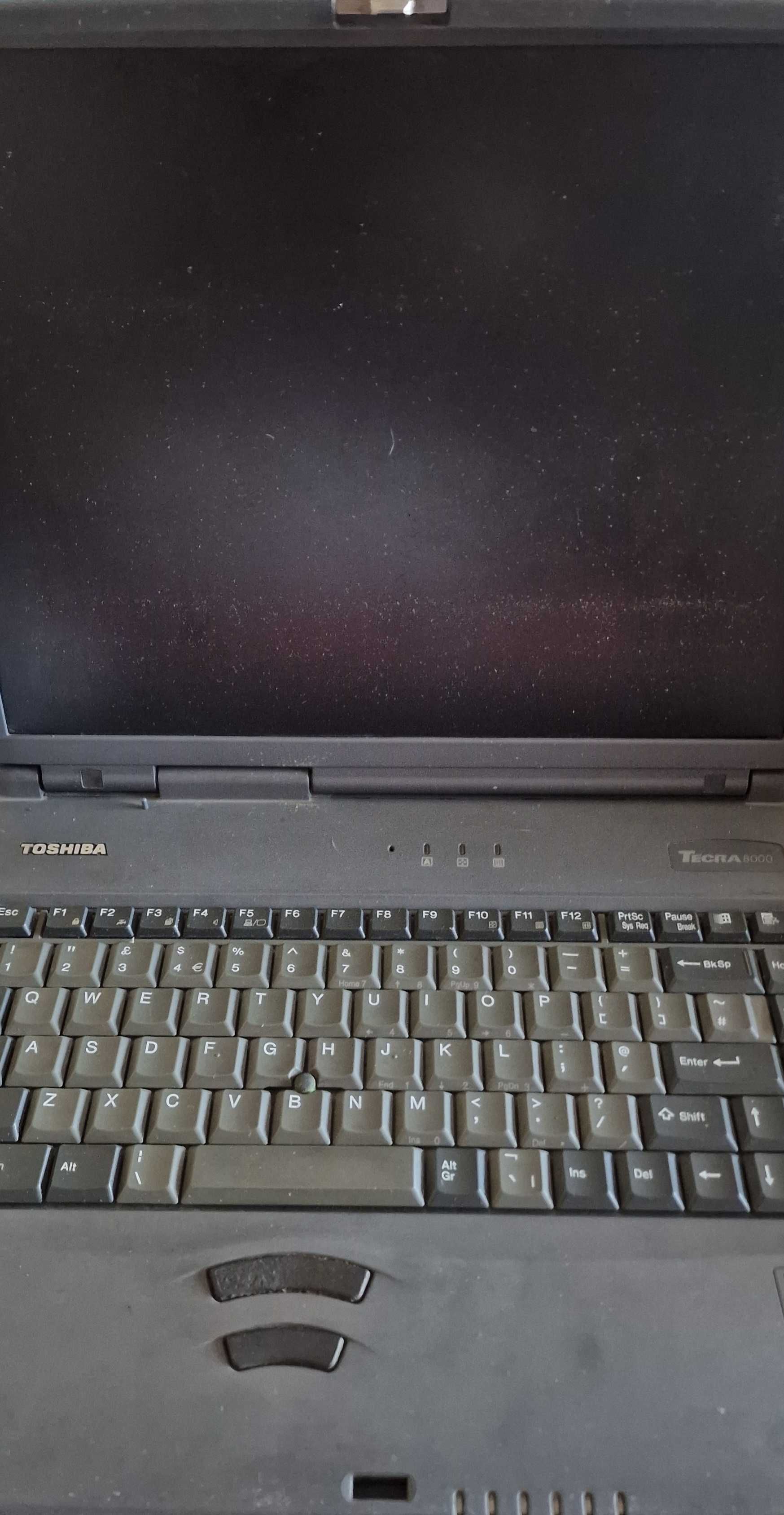 Лаптоп Toshiba сив цвят