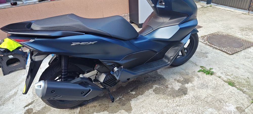 Vând Honda PCX 125 2024