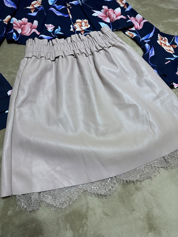 Комплект шарена блуза и кожена пола
