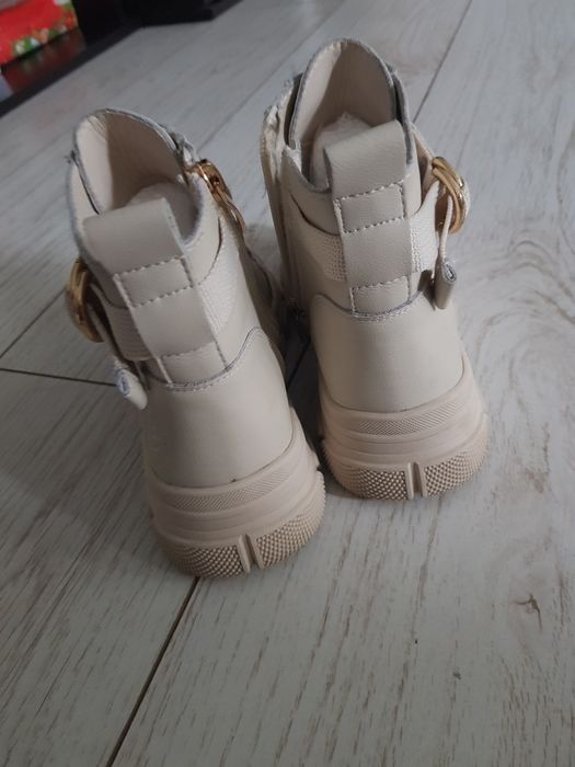 Ghete fetite din piele naturală