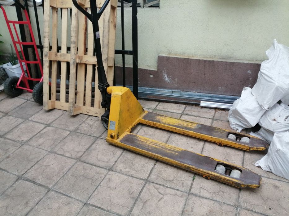 Камион    с    кран. Транспортни услуги с кран. Строителни Отпадъци