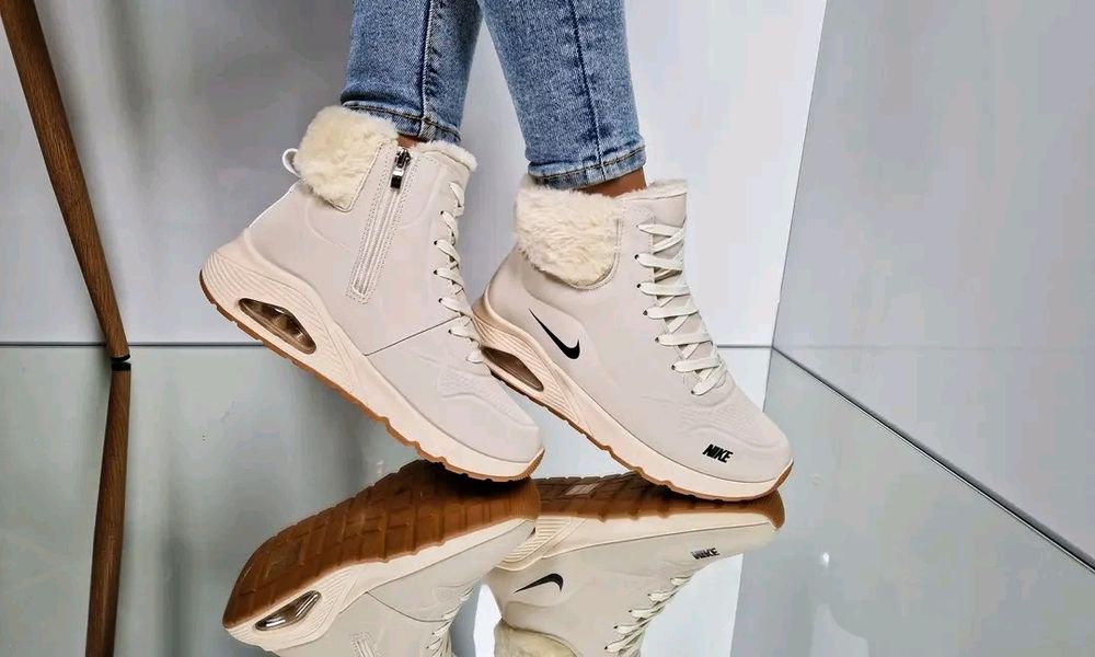 Nike бежови дамски боти (36-41)