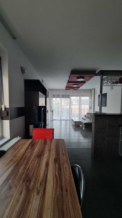 Inchiriez penthouse,2 camere,cart europa/zorilor