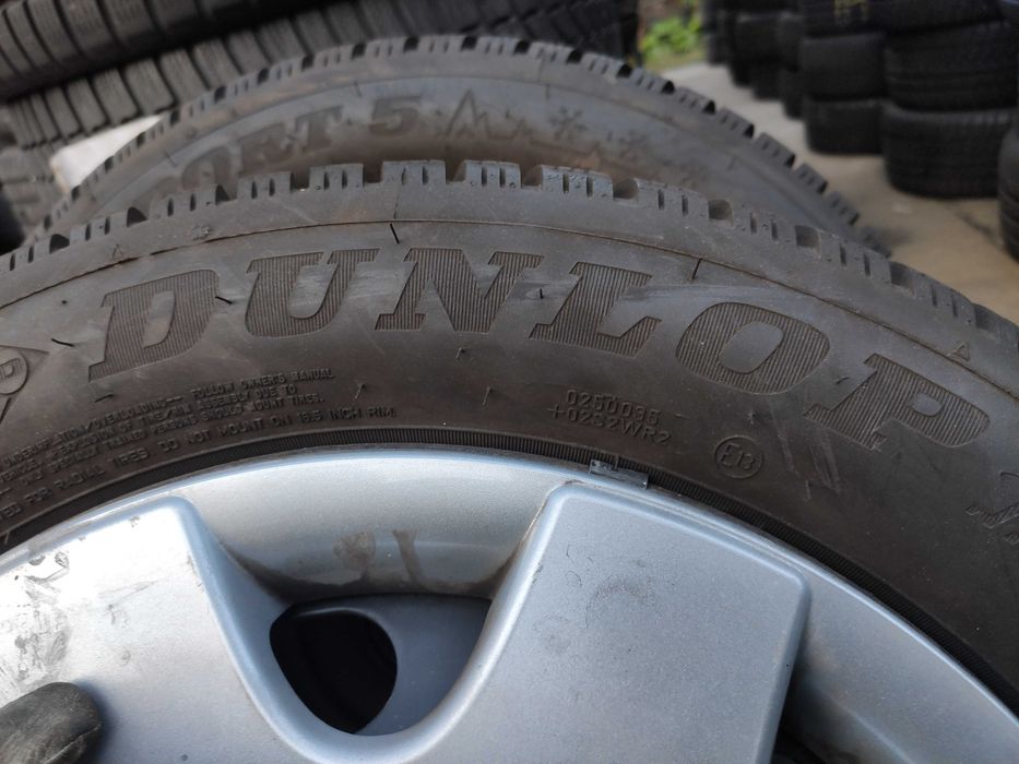 2бр Като нови зимни гуми 205 55 16 - Dunlop - DOT 2023
