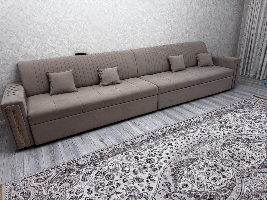 Диван 4 м, в отличном состоянии