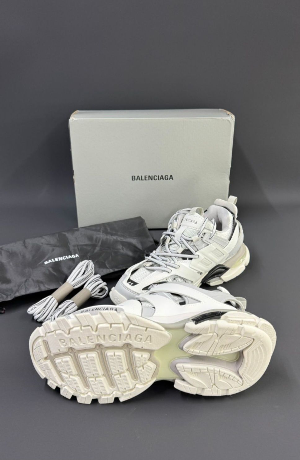Нов цвят  Balenciaga truck