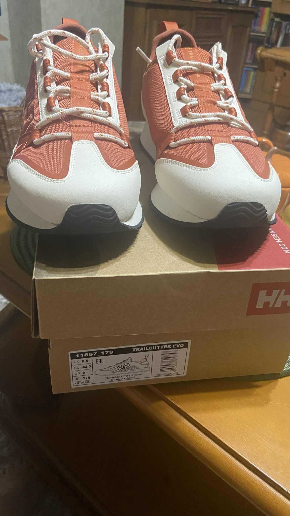 Мъжки обувки на Helly Hansen