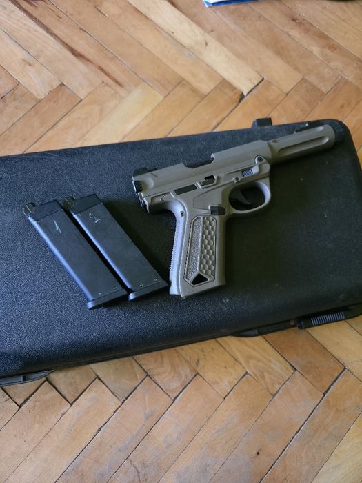 Pistol airsoft aap01 action army