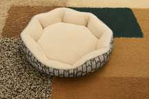 Pernă rotundă pentru pisici – confortabilă și cu design modern