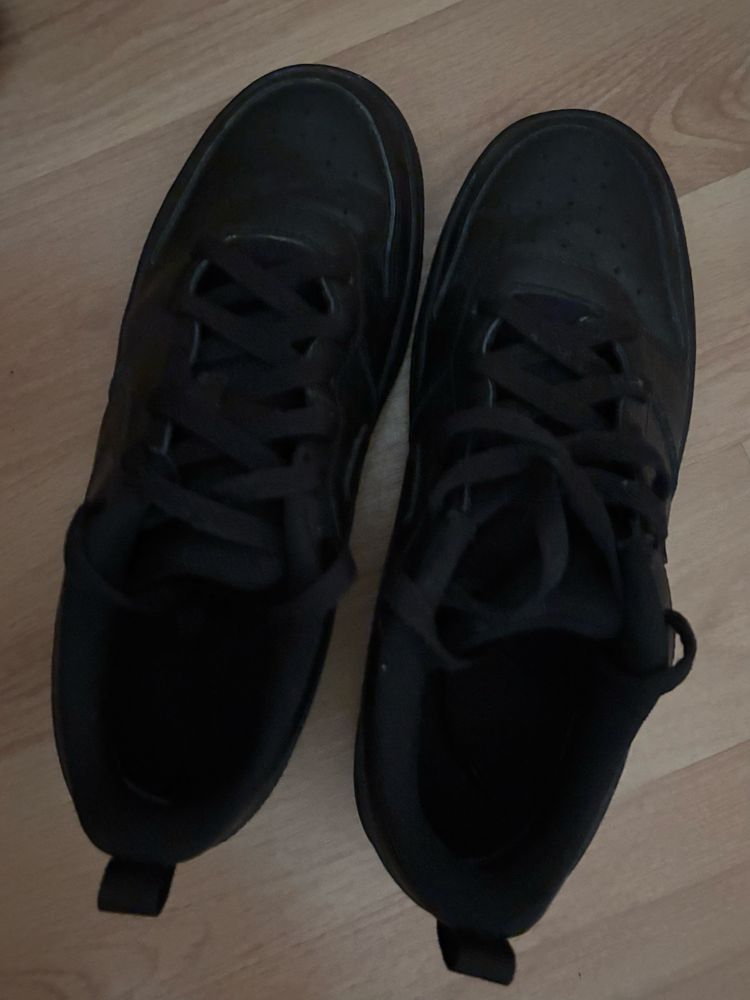 Чисто нови обувки на nike.