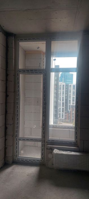 Продаю пластиковую (ПВХ) балконнуя дверь фирмы REHAU