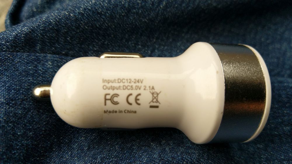 Încărcător auto  12-24 V  și cablu usb