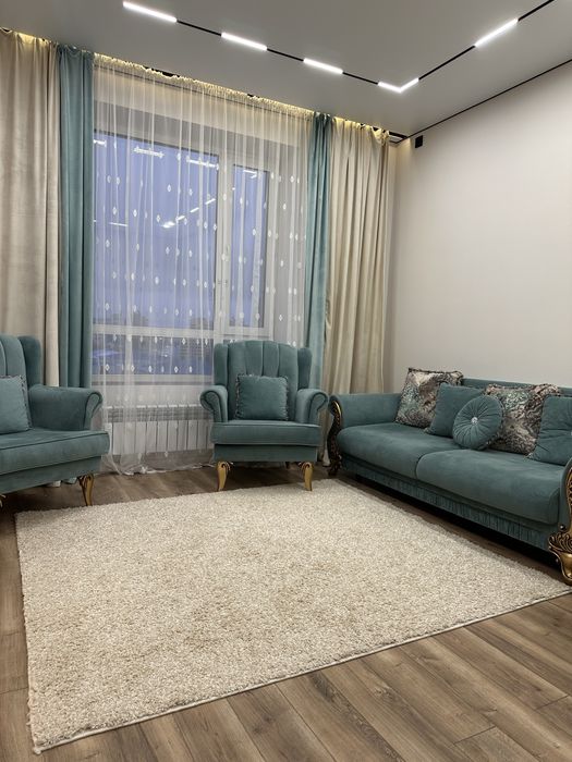 Диван с двумя креслами