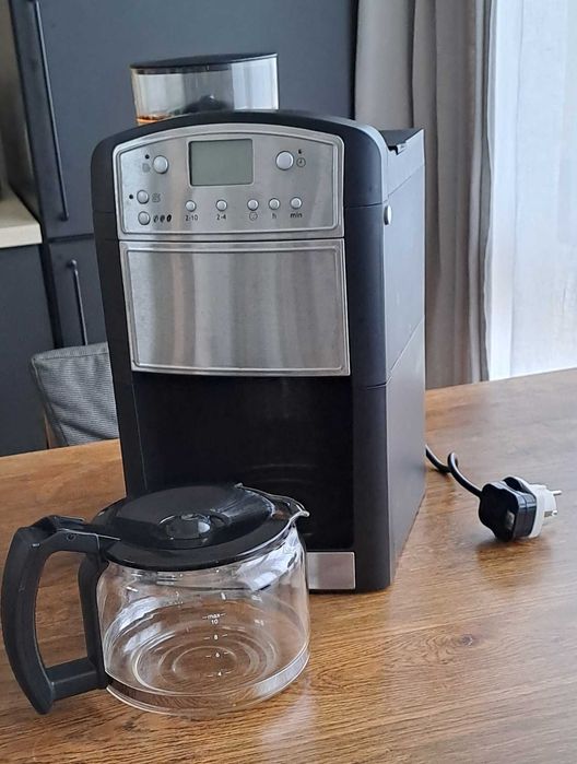 Кафемашина с вградена кафемелачка RUSSELL HOBBS