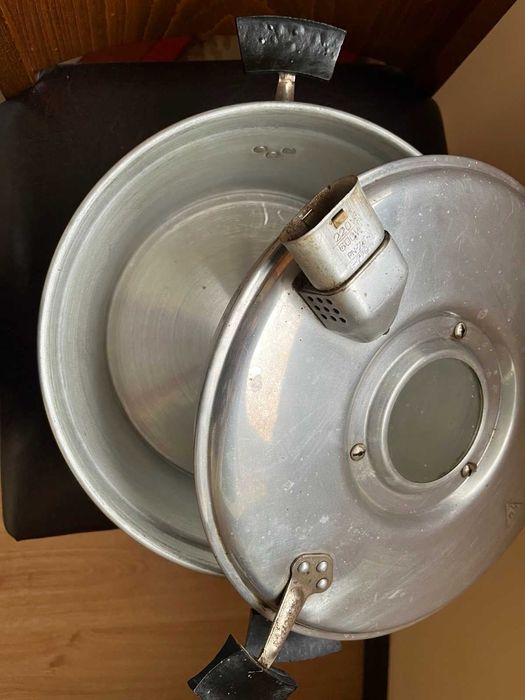 Продавам електрическа тенджера