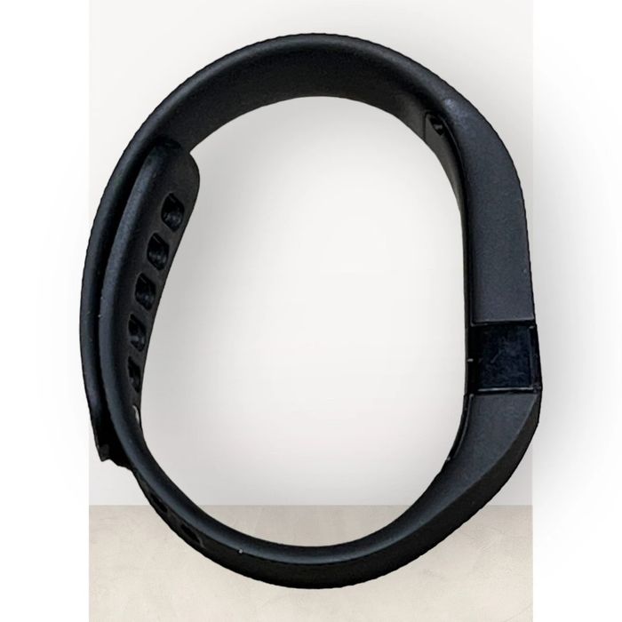 Продавам фитнес гривна Fitbit Charge