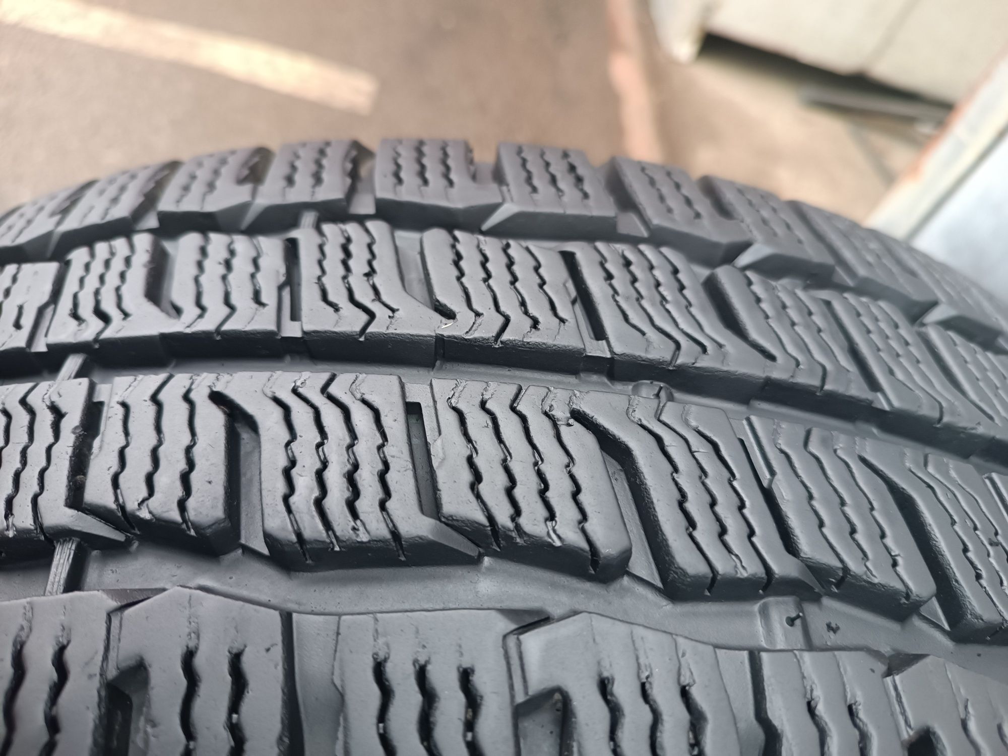 215/65/16 С Kumho